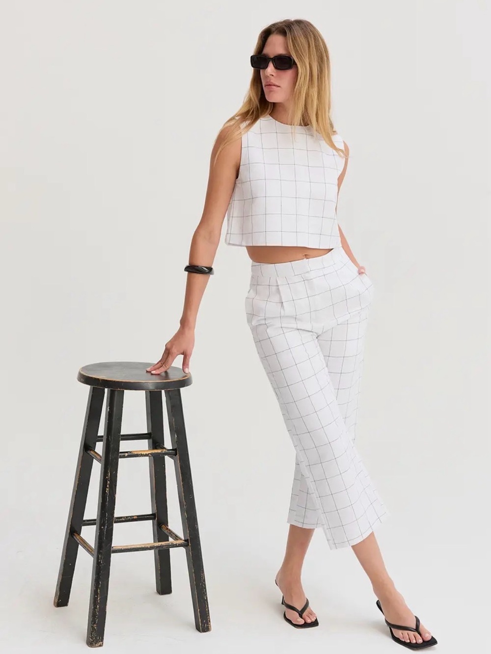 Grid-Check White Crop Top and High-Waist Pants Set - Picture 4 of 4
